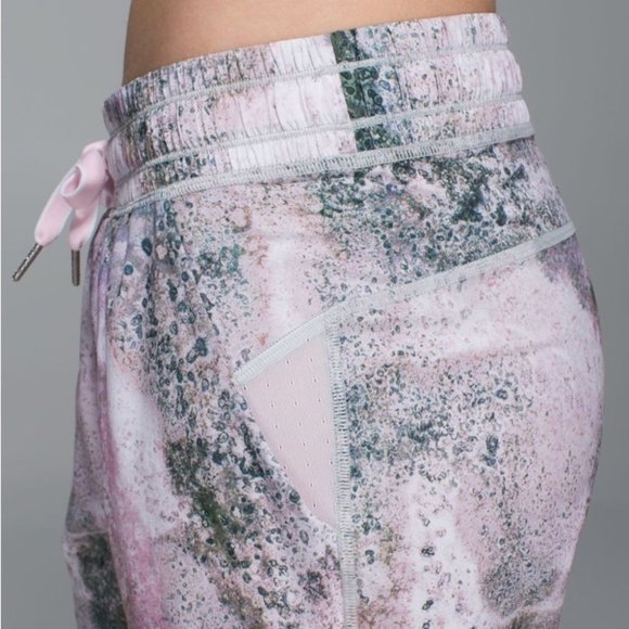 Lululemon Namaskar Pant II Lightweight Jogger Ankle Crop Pants Sugar Crush Multi - Picture 3 of 16